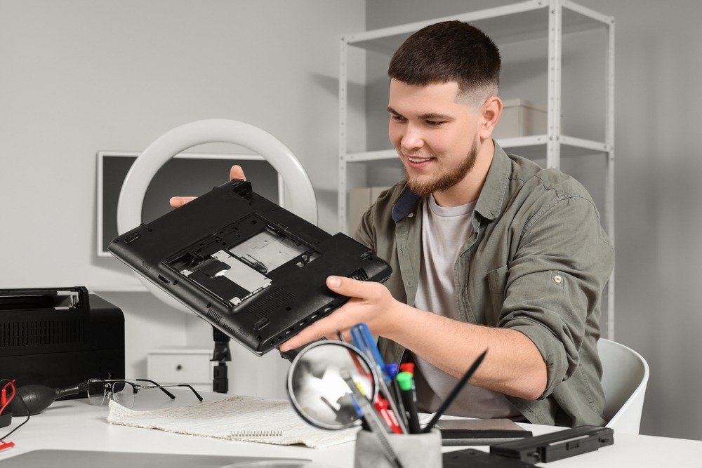 Laptop repair service